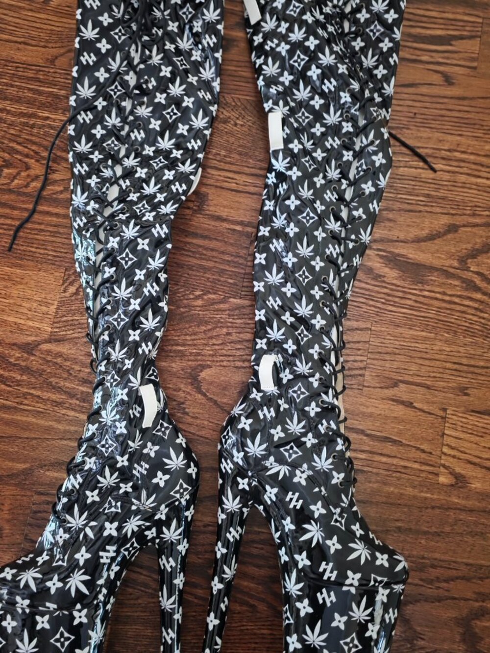 Hella Heels size 6- 9 inch thigh high boots